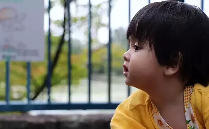 自闭症儿童与其他孩子争执（自闭症孩子哭闹是想表达什么）
