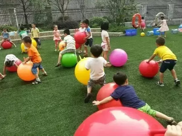 感统训练方法有哪些：羊角球的多种玩法插图-3星连接