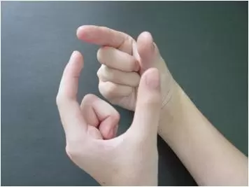 学龄前宝宝到底该不该学拼音（教宝宝拼音先学会拼音手指操）插图-4星连接