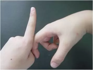 学龄前宝宝到底该不该学拼音（教宝宝拼音先学会拼音手指操）插图-14星连接