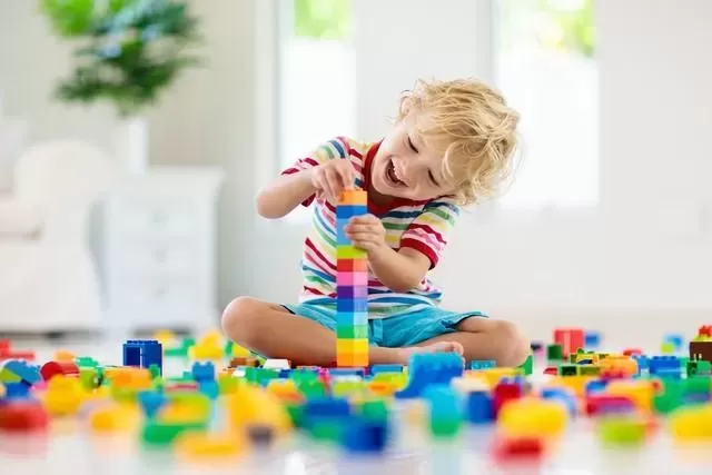 如何给孩子选择合适的玩具？不同年龄的孩子如何选玩具？插图-1星连接
